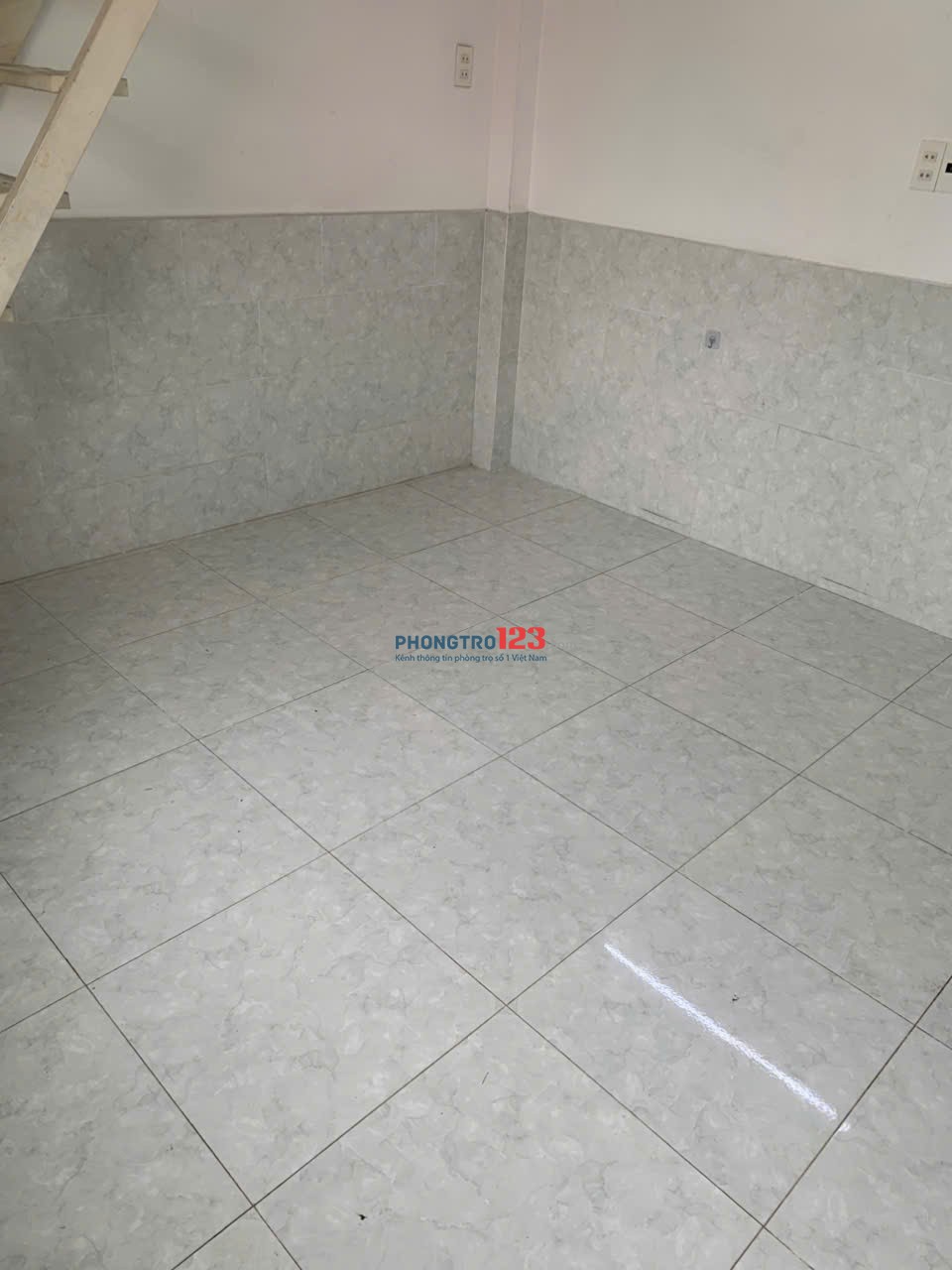 Cho thuê phòng 30m2, lầu 4, có gác, máy lạnh, bếp - Ngay khu văn phòng và các trường Đại học