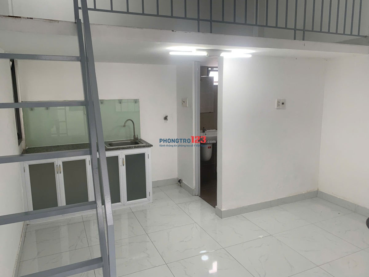 Phòng gác cao, máy lạnh ngay Đỗ Xuân Hợp thuận tiện đi học đi làm, CĐ Kinh tế đối ngoại chỉ 900m