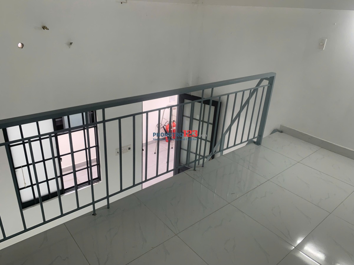 Phòng gác cao, máy lạnh ngay Đỗ Xuân Hợp thuận tiện đi học đi làm, CĐ Kinh tế đối ngoại chỉ 900m