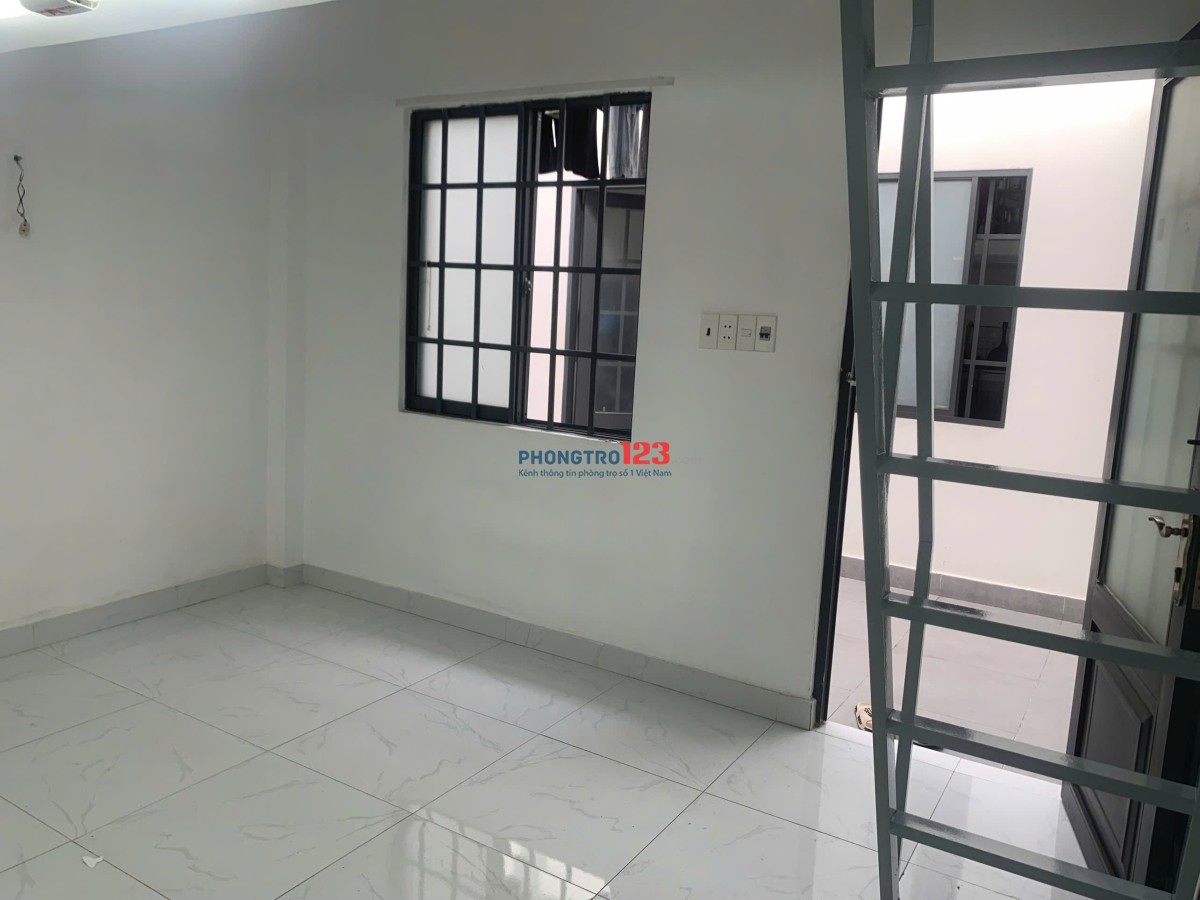 Phòng gác cao, máy lạnh ngay Đỗ Xuân Hợp thuận tiện đi học đi làm, CĐ Kinh tế đối ngoại chỉ 900m