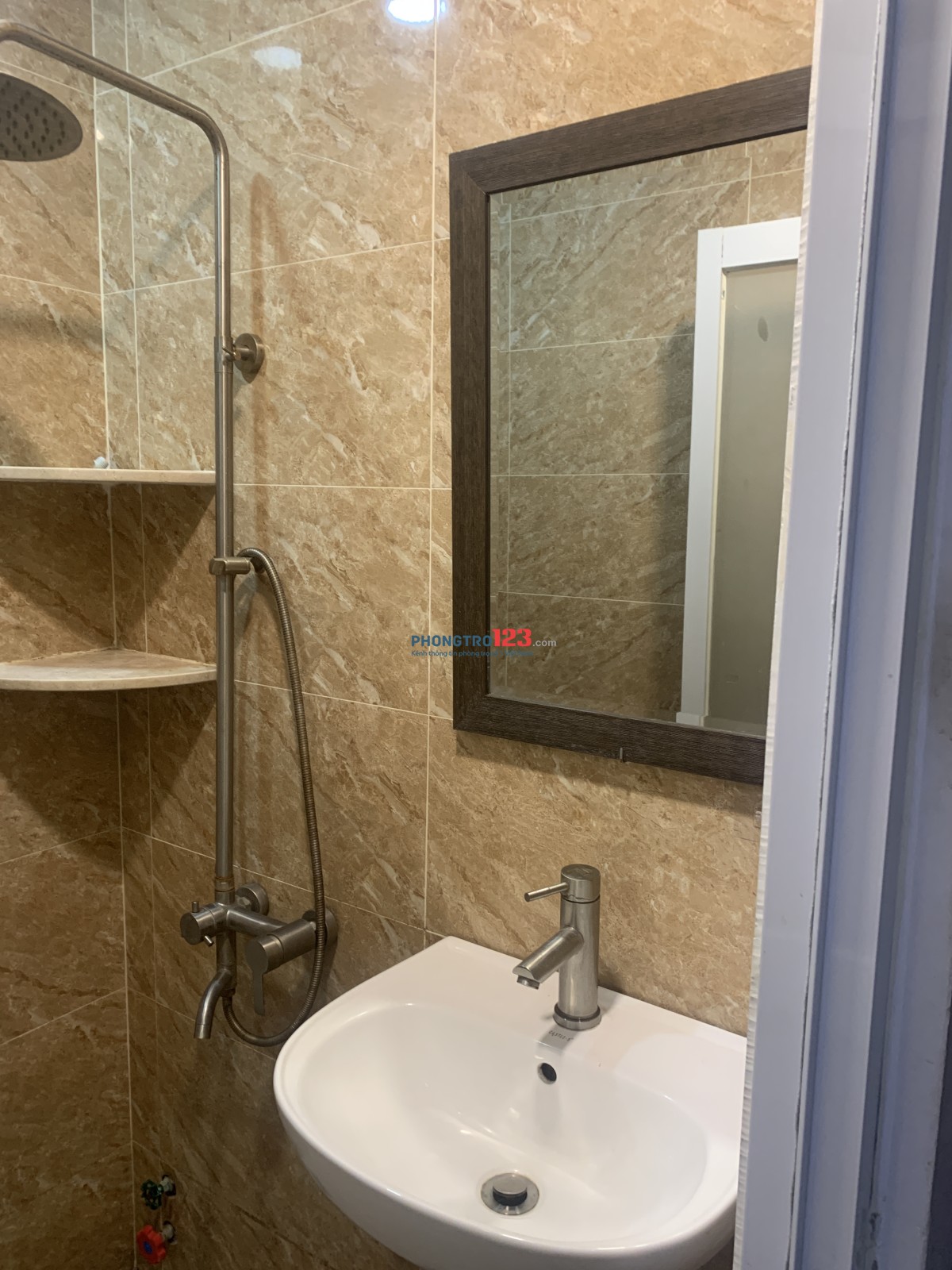 CHO THUÊ PHÒNG 21m2, LẦU 1, NỘI THẤT CƠ BẢN, CÓ THỂ DỌN SAU TẾT