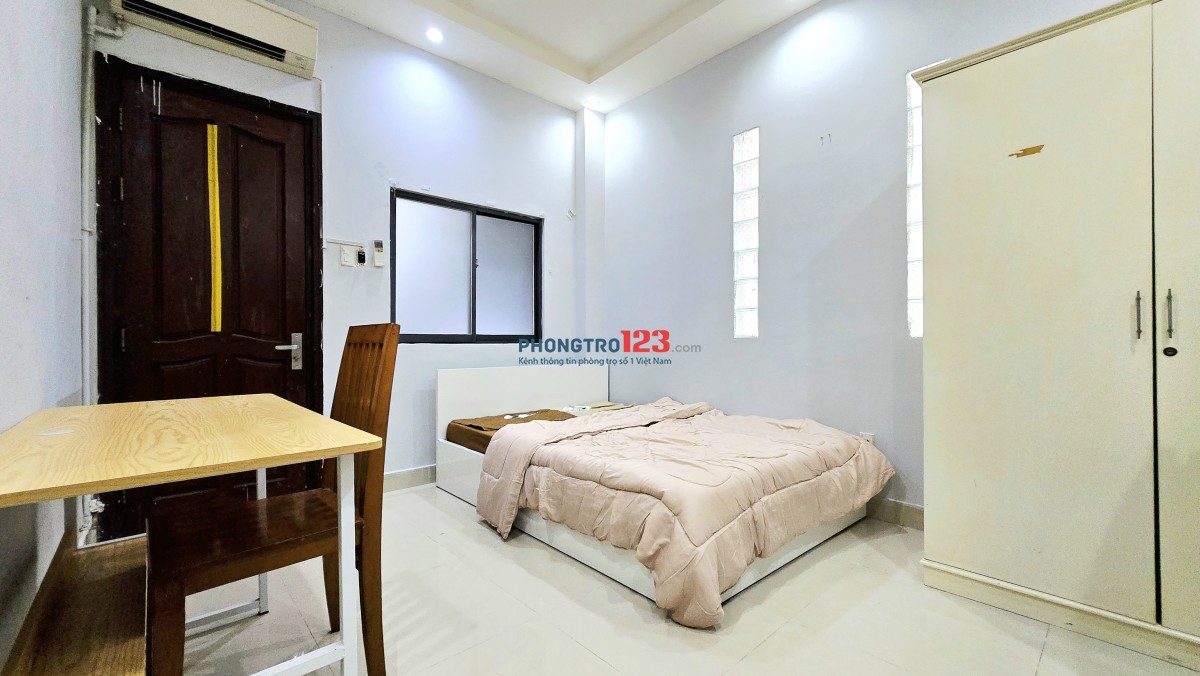 phòng full nội thất y như hình, cửa sổ to, sát Q1, ngay Hàng Xanh, Thị Nghè !