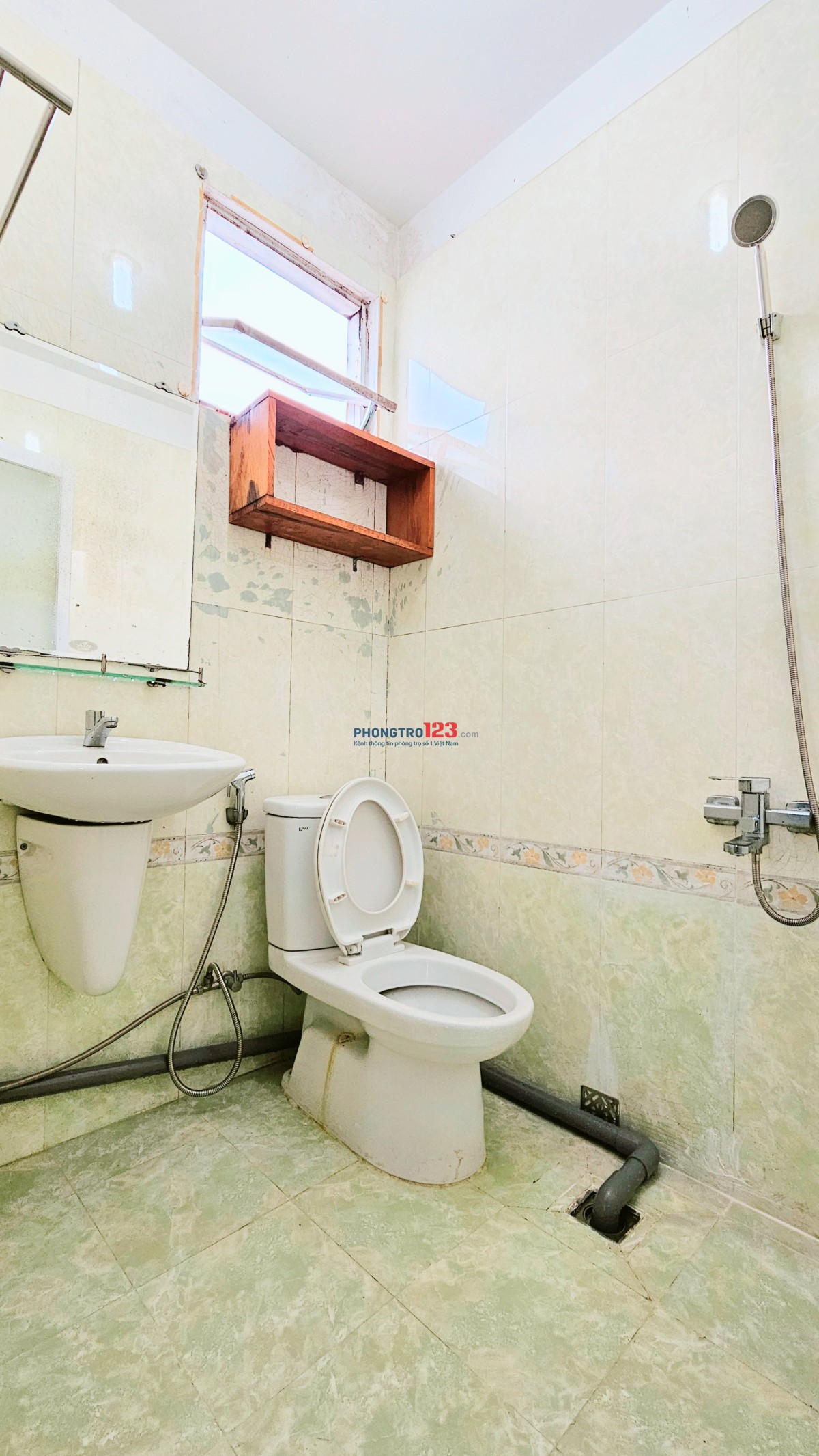 phòng full nội thất y như hình, cửa sổ to, sát Q1, ngay Hàng Xanh, Thị Nghè !