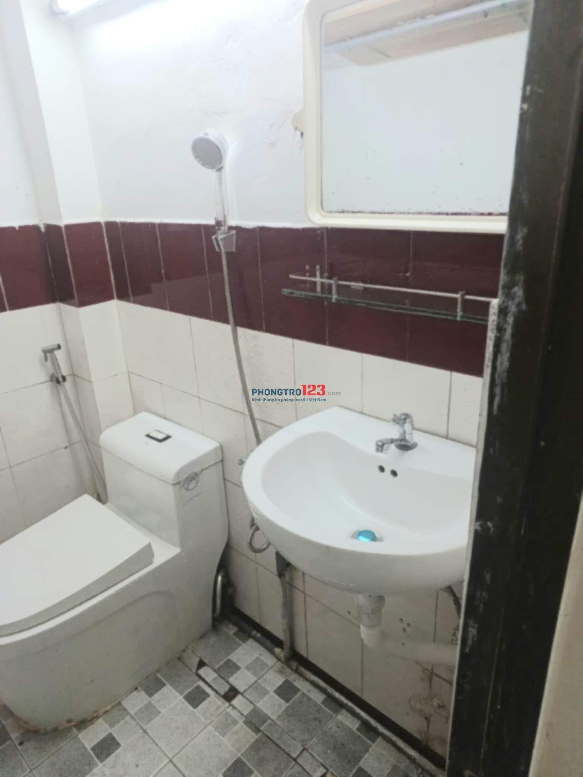 Cho thuê Duplex 2PN + 1 Trệt Bếp - Cửa Sổ Thoáng - Ung Văn Khiêm - Sát Bên ĐH Hutech