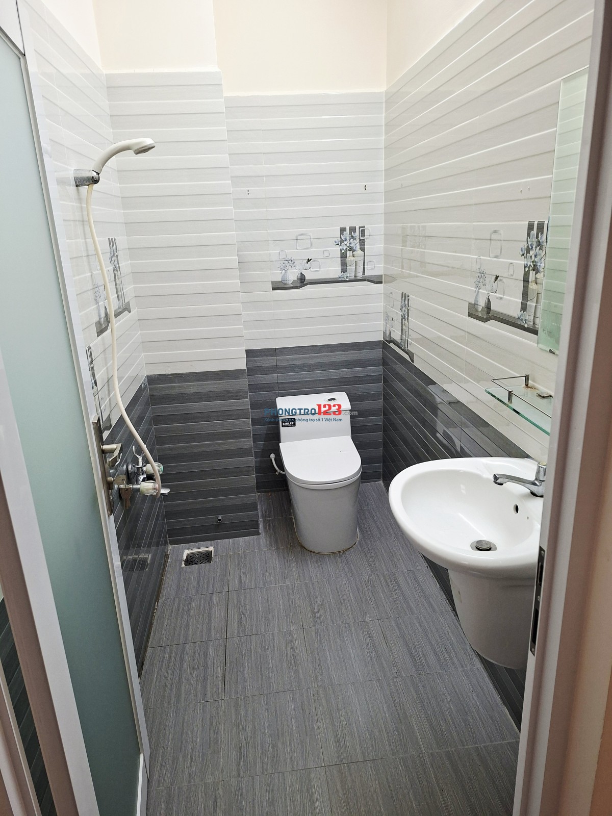 Cho Thuê Phòng Q3.rộng rãi thoải mái.mới keng.cửa sổ.tolet riêng 3tr2