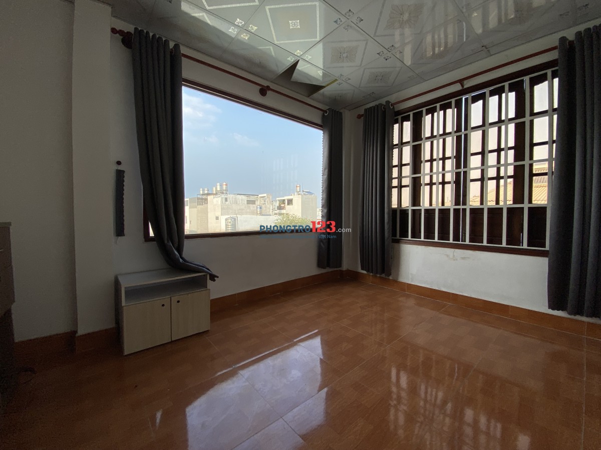 Cho thuê phòng trọ 2 phòng ngủ, giá rẻ, sẵn máy lạnh, ngay chợ Thạch Đà.