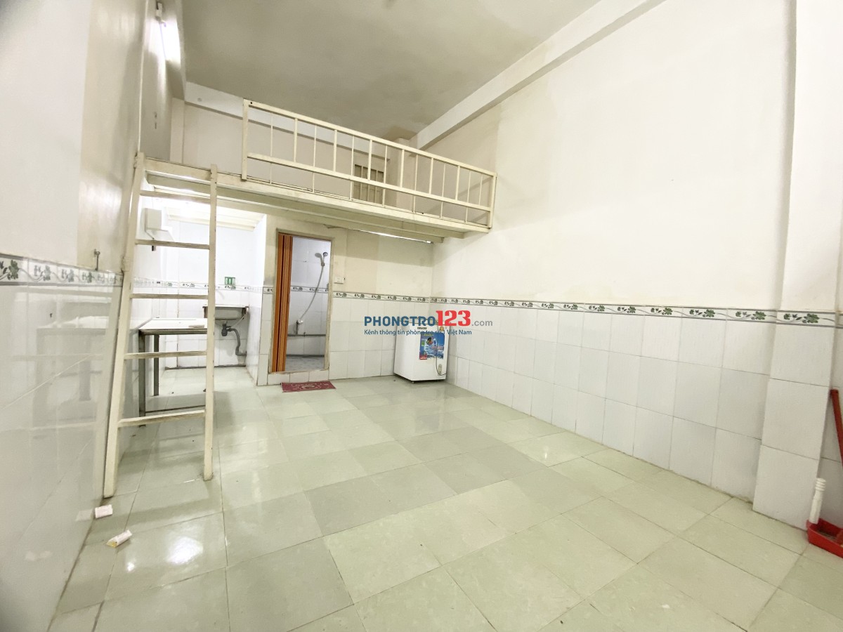 Cho thuê phòng trọ giá rẻ, rộng rãi ở được ở được 3-4 người hoặc ở gia đình.