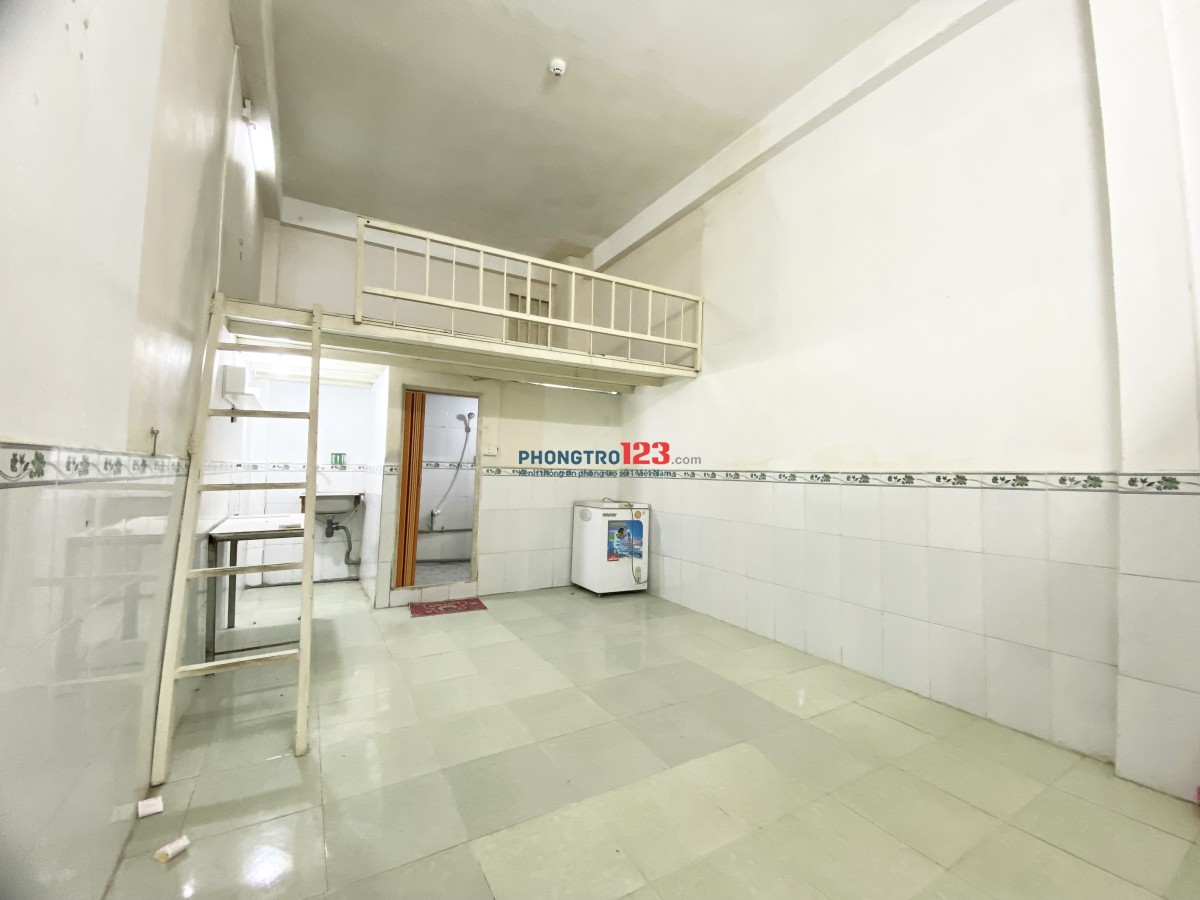 Cho thuê phòng trọ giá rẻ, rộng rãi ở được ở được 3-4 người hoặc ở gia đình.