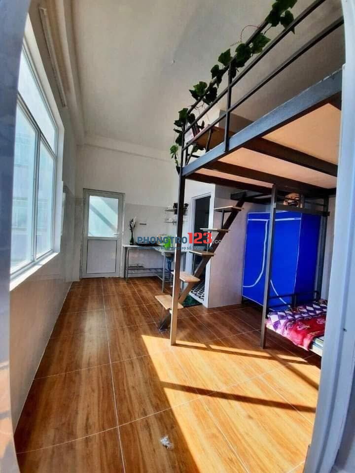 CHÍNH CHỦ CHO THUÊ PHÒNG BAN CÔNG THOÁNG SÁT ĐH NGUYỄN TẤT THÀNH ĐI BỘ