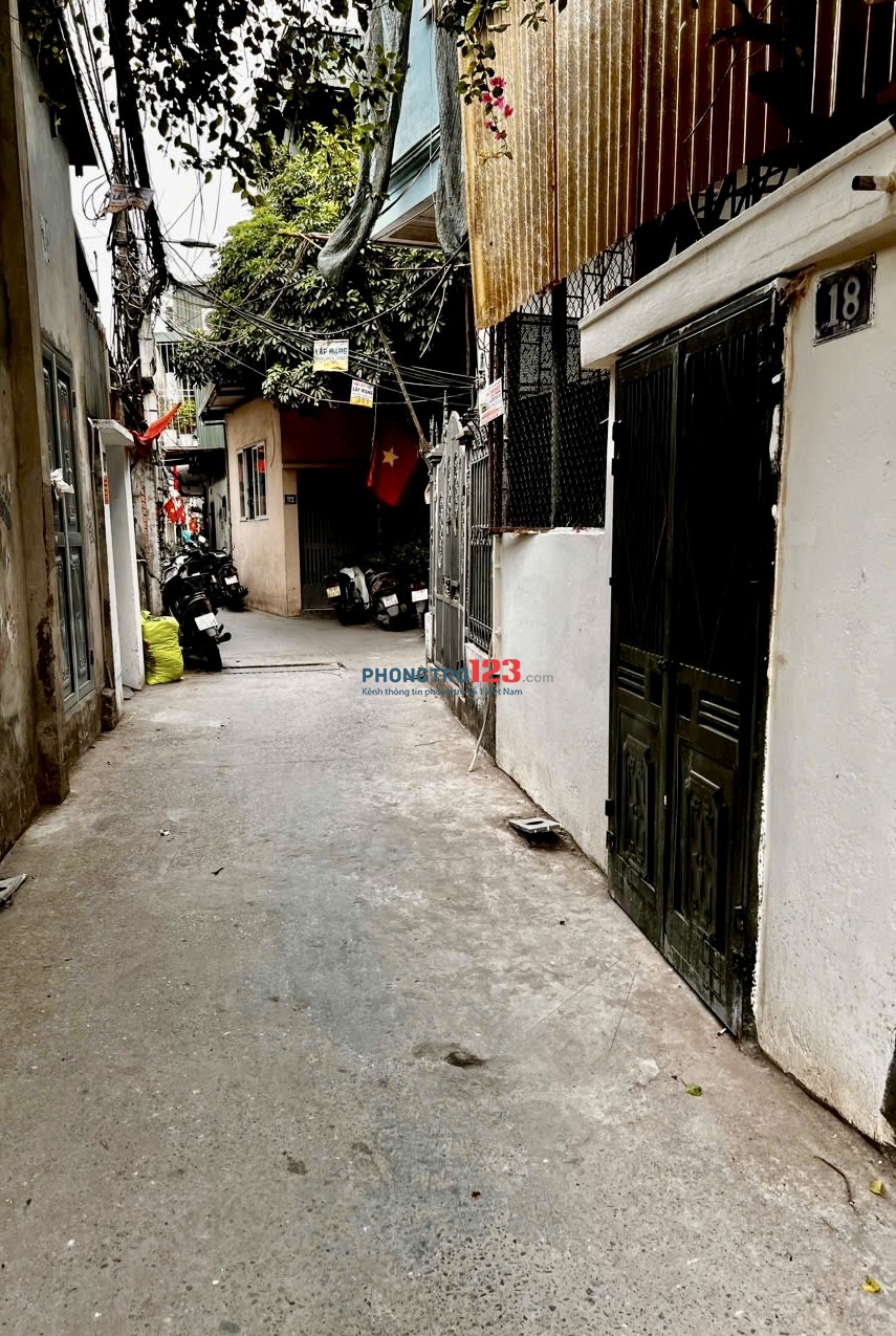 Chính chủ cho thuê 2 phòng đủ nội thất, chỗ nấu,WC mới khép kín, cầu thang riêng, gần chợ, trường ĐH