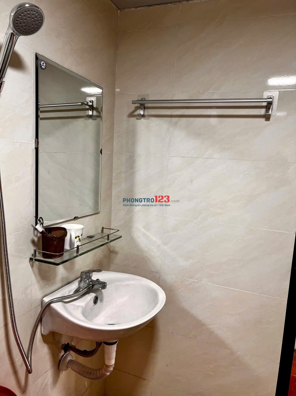 Chính chủ cho thuê 2 phòng đủ nội thất, chỗ nấu,WC mới khép kín, cầu thang riêng, gần chợ, trường ĐH