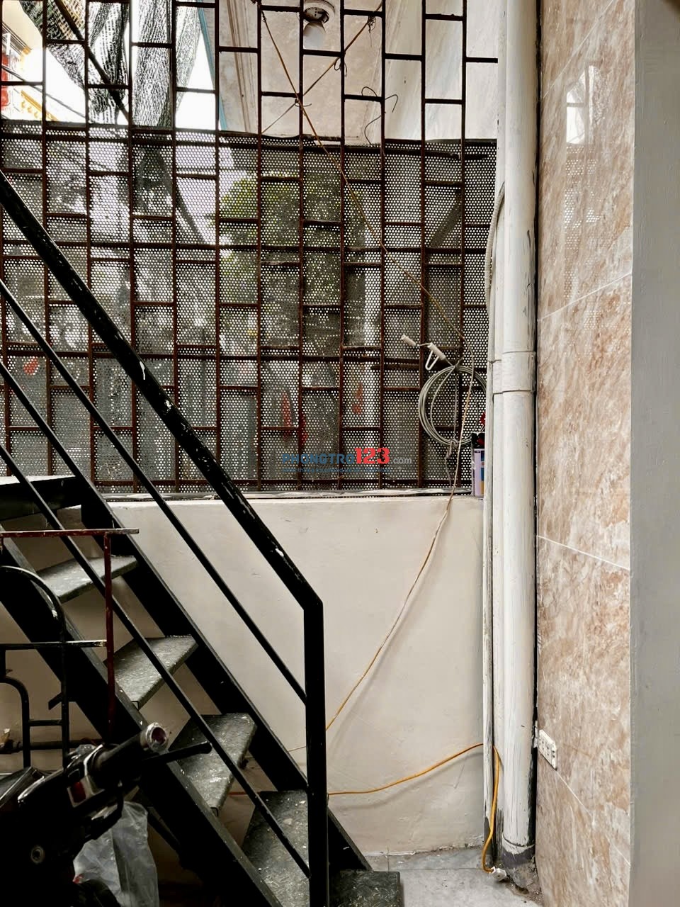 Chính chủ cho thuê 2 phòng đủ nội thất, chỗ nấu,WC mới khép kín, cầu thang riêng, gần chợ, trường ĐH