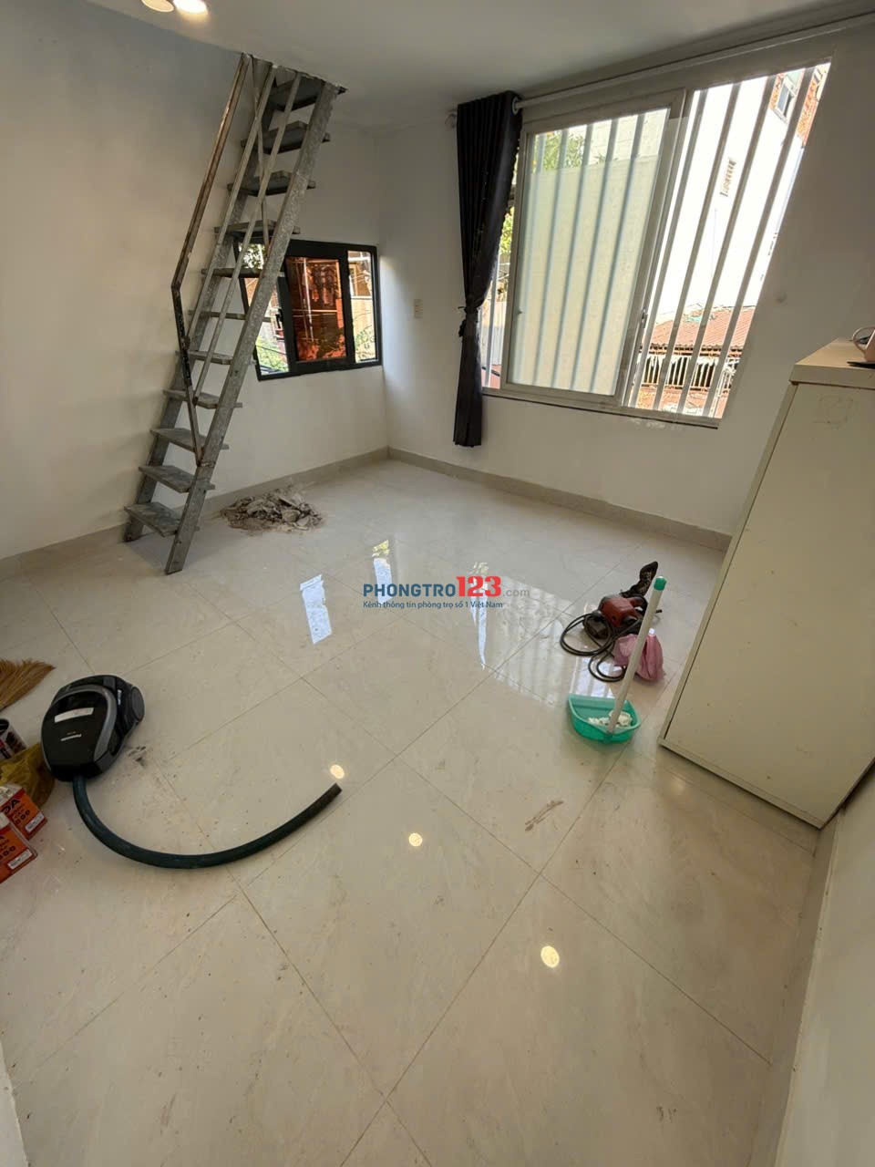 Phòng góc 50m2 full gác. Hẻm c13 đường Nguyễn Văn Linh