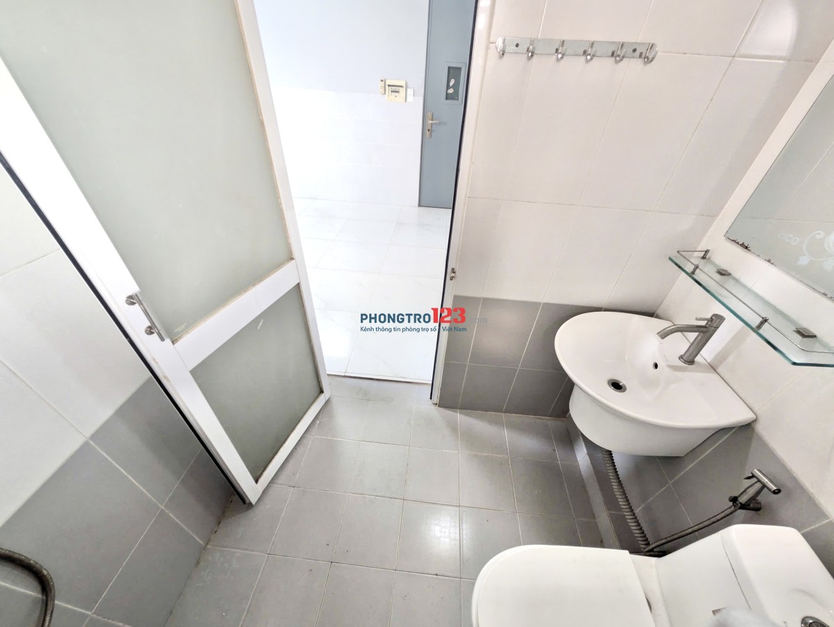 PHÒNG TRỌ GÁC CAO 30m2 - 4P RA ĐẠI HỌC KIẾN TRÚC, SPKT FULL TIỆN NGHI