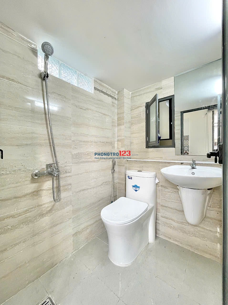 PHÒNG CỬA SỔ TRỜI MỚI XÂY GẦN CÔNG VIÊN LÊ THỊ RIÊNG