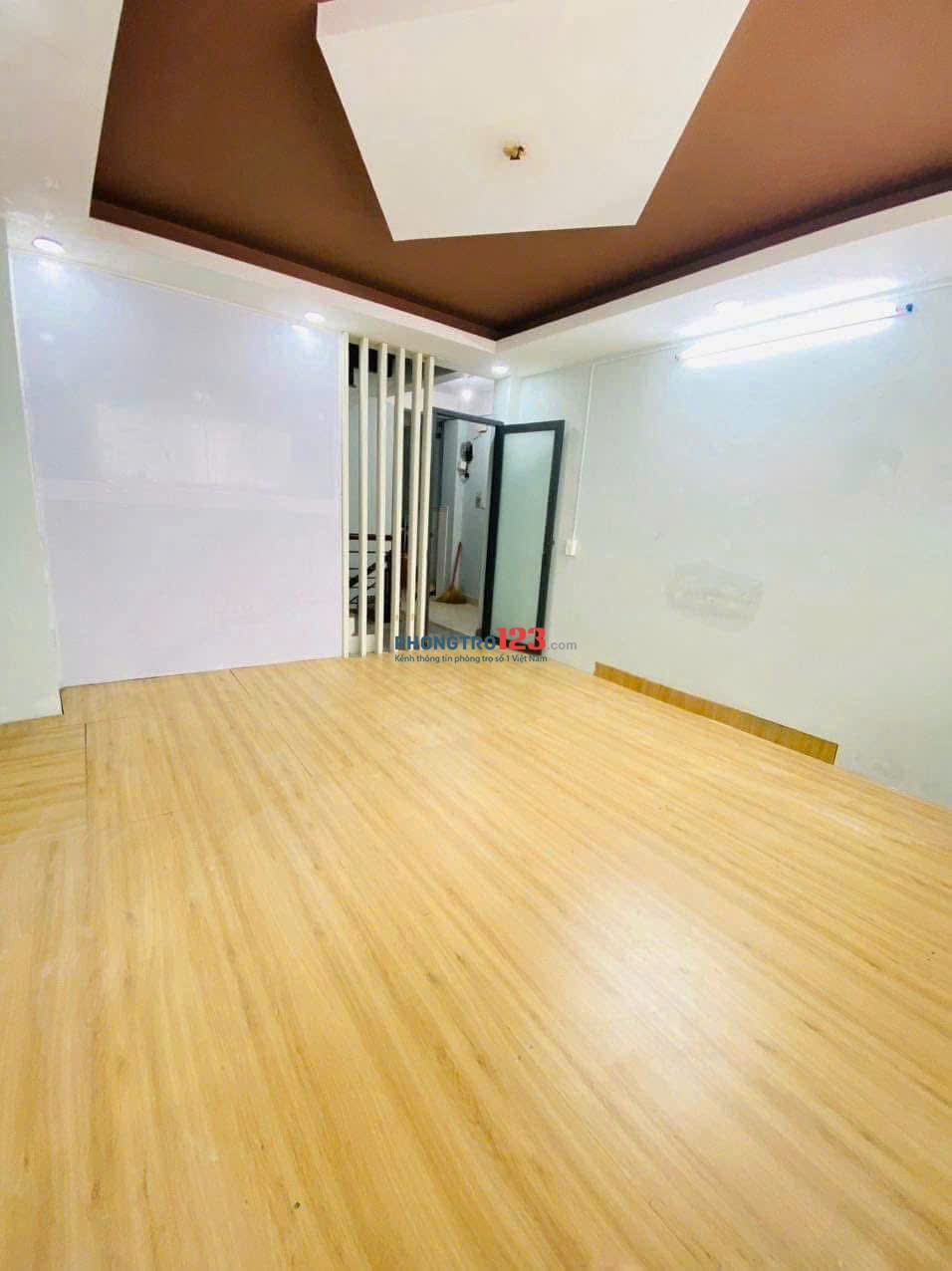 HOT - PHÒNG RỘNG - LẦU 1 - GIÁ RẺ - NGAY ĐH VĂN LANG CS3 (CỔNG SAU) - GẦN CV GIA ĐỊNH