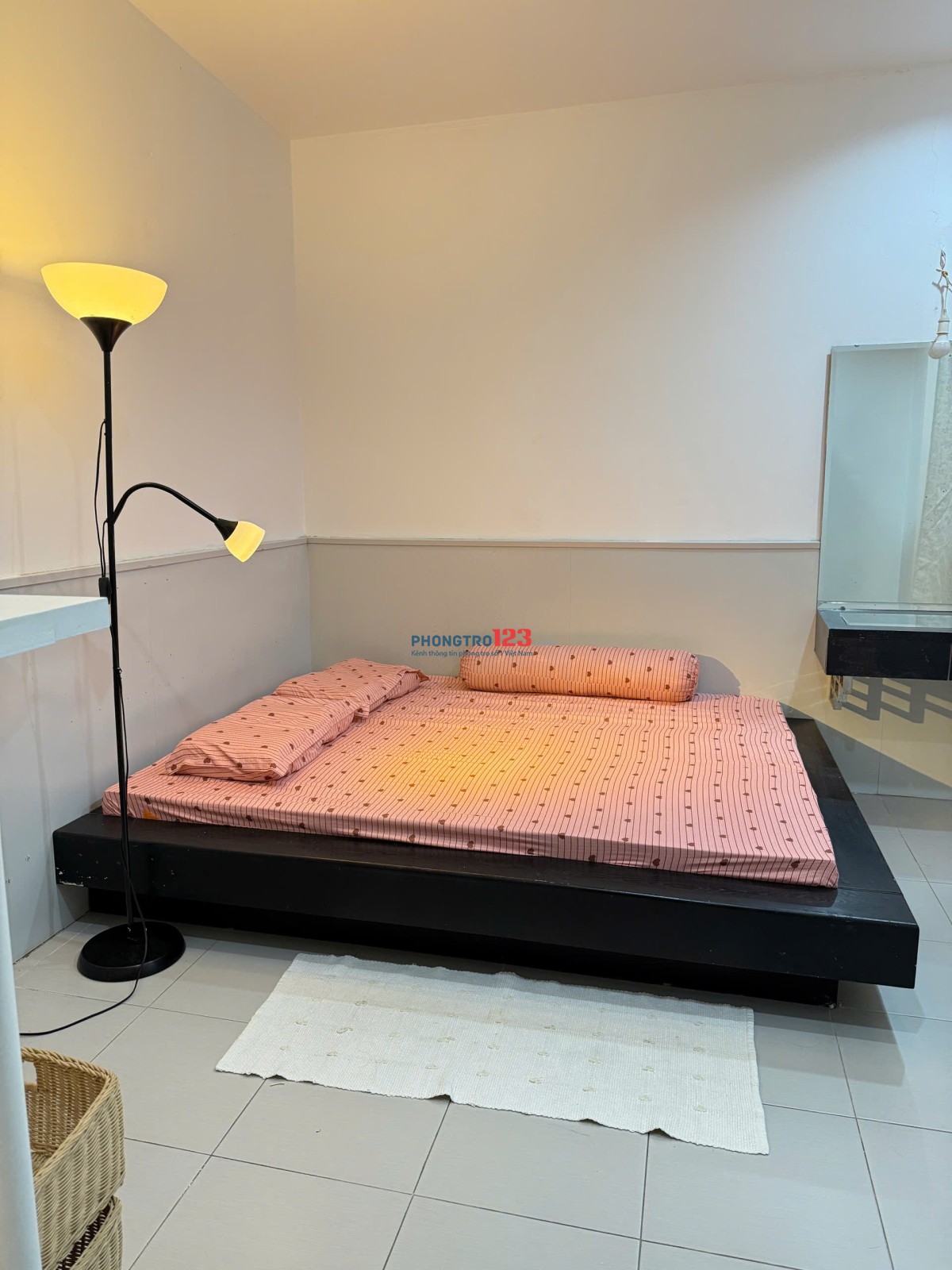 Cho thuê CC Phan Văn Trị (p2, Q5 cũ) 56m2, 2PN + 1WC, giá 12 triệu, đầy đủ nội thất