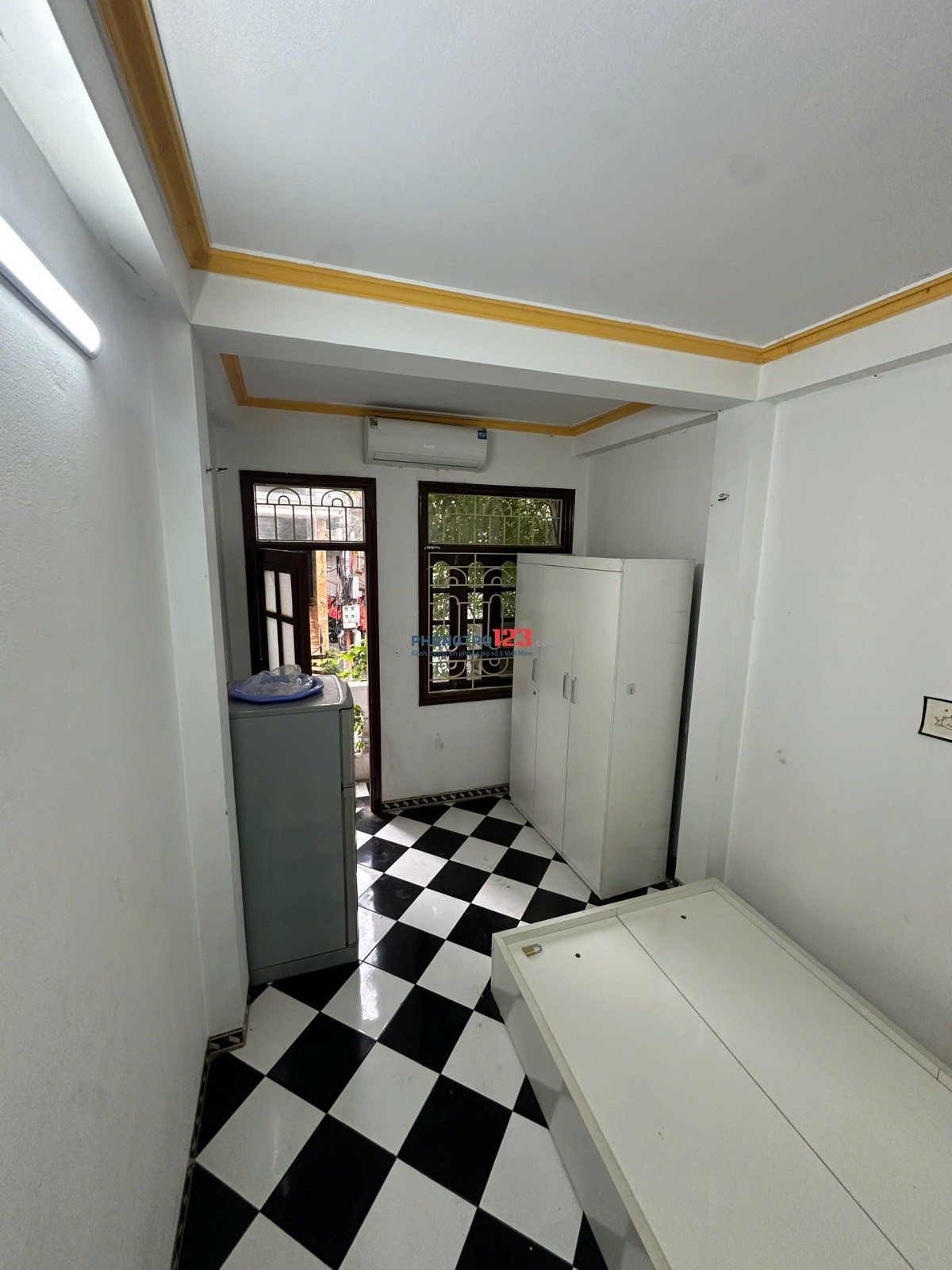 Cho thuê phòng trọ, căn hộ dịch vụ tại nhà 5 tầng mặt đường Thụy Khuê, gần chợ Bưởi.