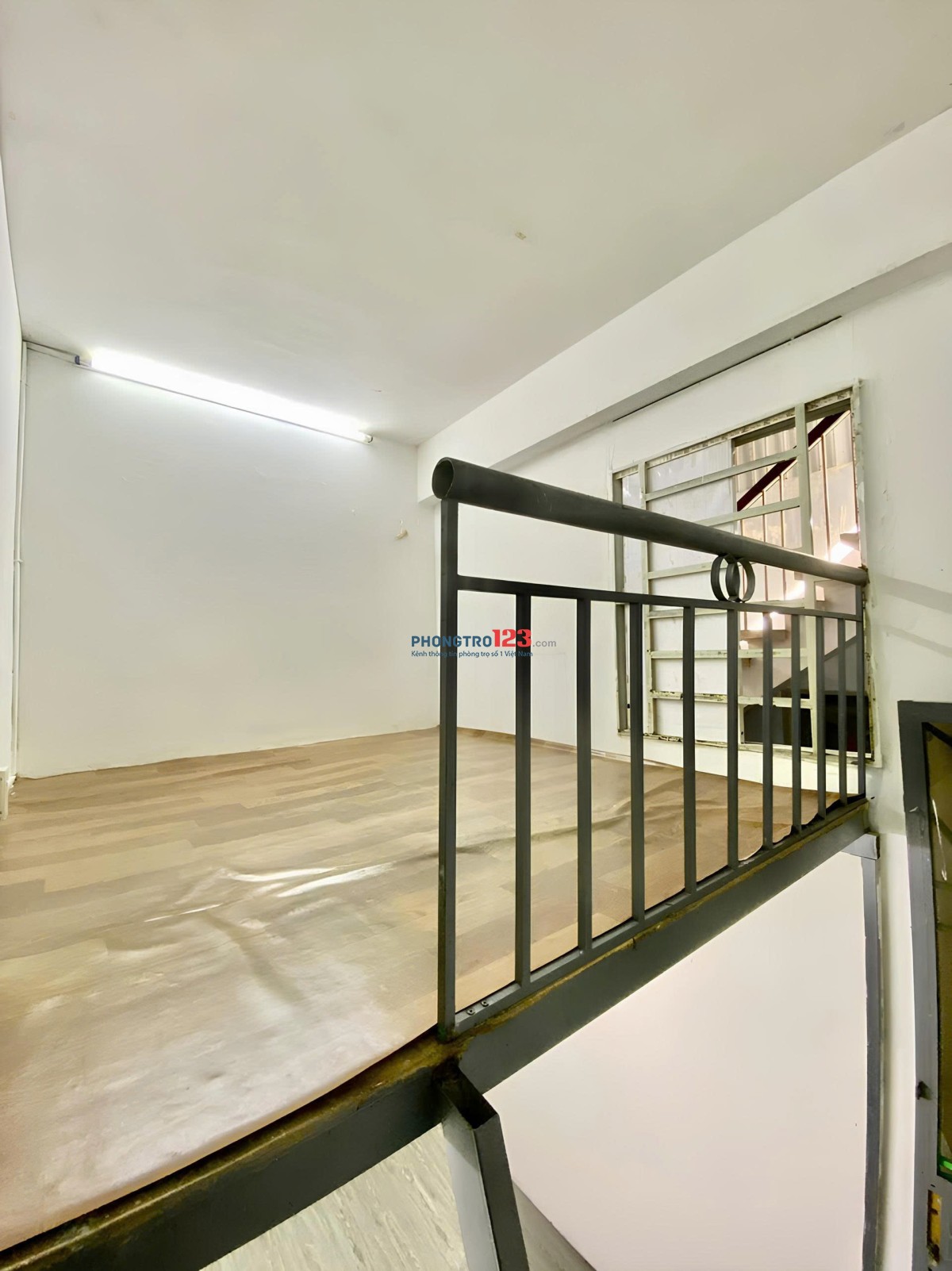 PHÒNG GÁC - CỬA SỔ - LẦU 1 - GẦN ĐH GIA ĐỊNH (CÔNG VIÊN GIA ĐỊNH