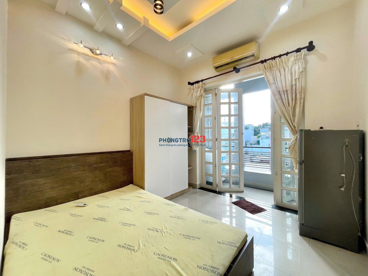 Phòng cho thuê Bình Thạnh ban công, tách bếp, có máy giặt riêng gần chợ Bà Chiểu, giáp Q1 giá 5.5tr