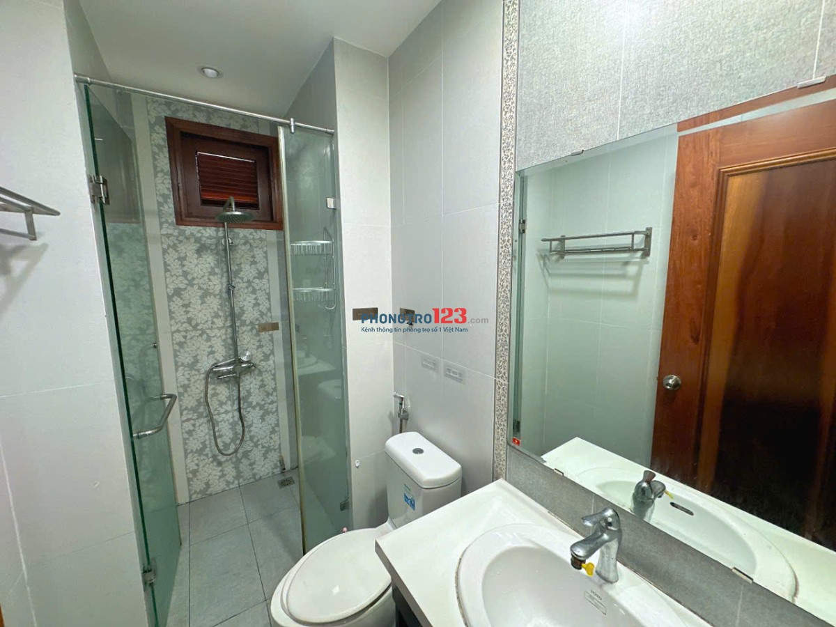 Phòng Ban công FULL Nội Thất cao cấp Ngay Sân bay TSN, Rộng rãi, An ninh, GIá rẻ. ánh sánh tự nhiên