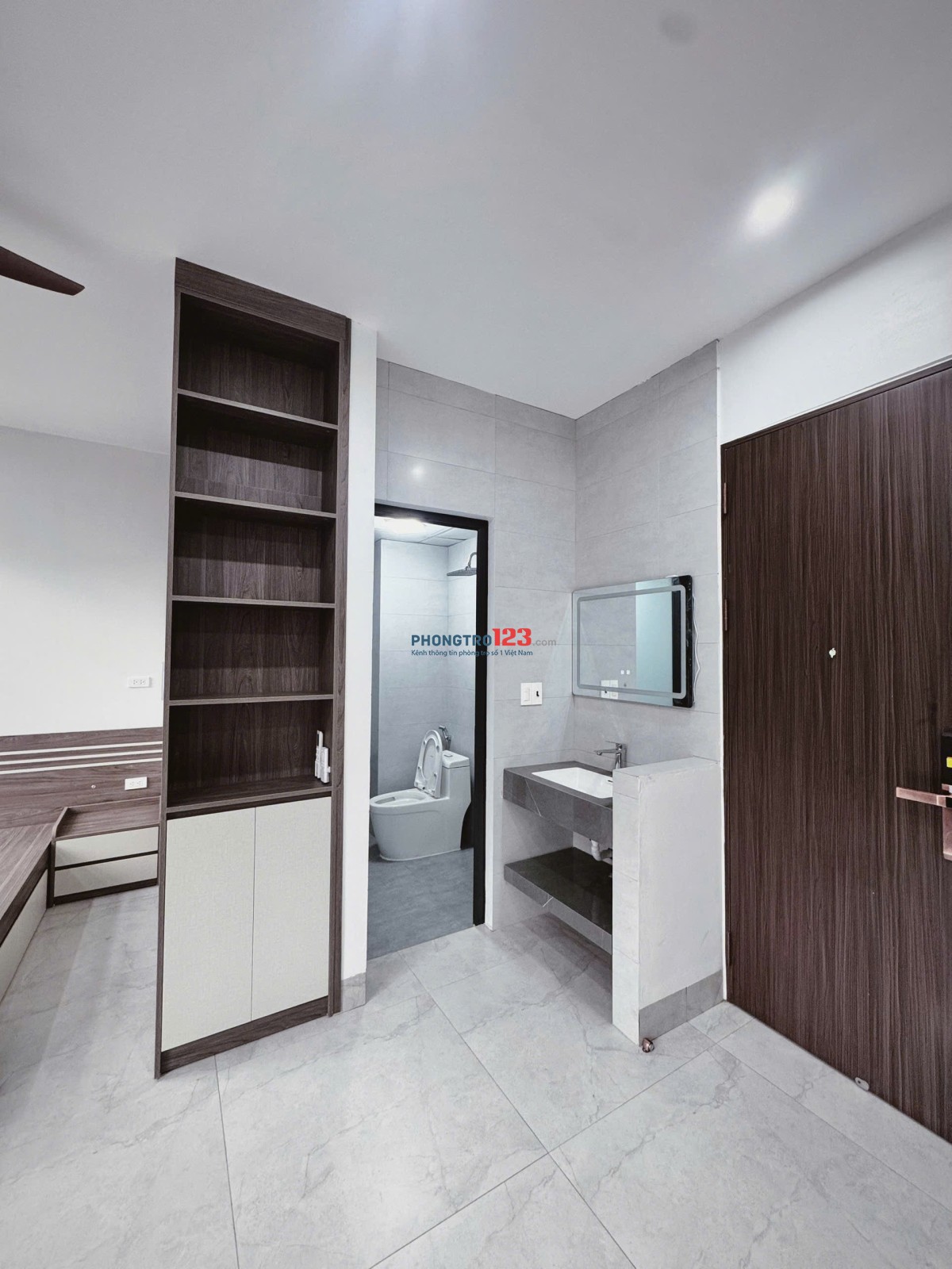 CHIẾN THẮNG STUDIO 30M2 FULL ĐỒ, NGAY CHỢ TRIỀU KHÚC, OTO ĐỖ CỬA