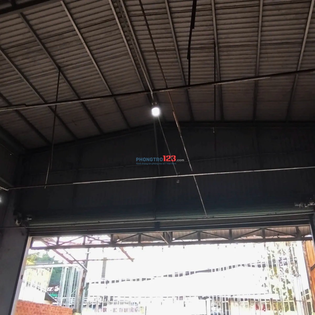 Cho thuê kho xưởng mặt tiền đường Võ Văn Vân