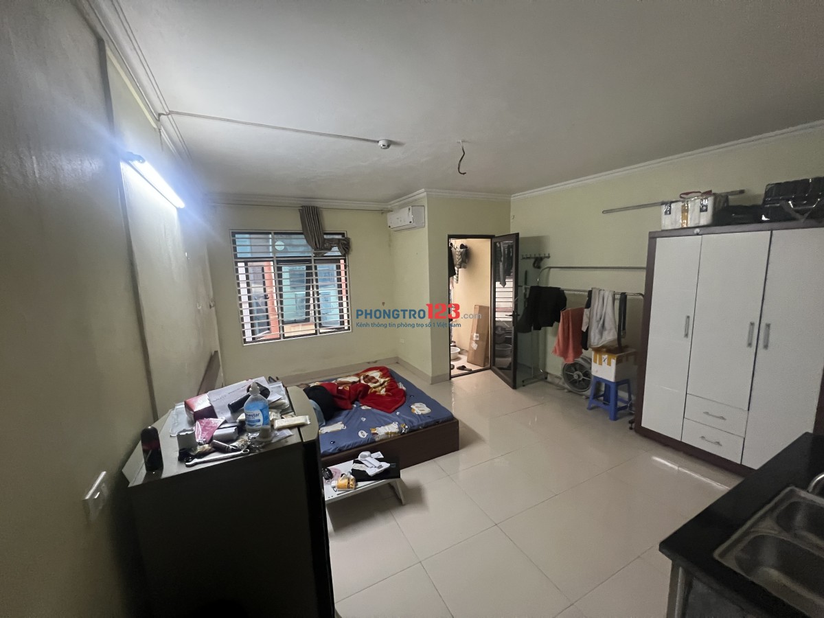 E muốn pass lại để chuyển ra gần trươngd cho tiện đi học ạ