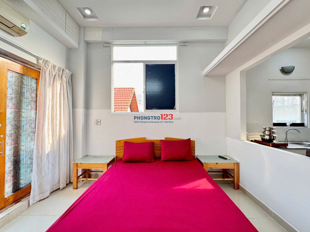 Căn Hộ Ban Công Tách Bếp Ngay Chợ Nguyễn Văn Trỗi