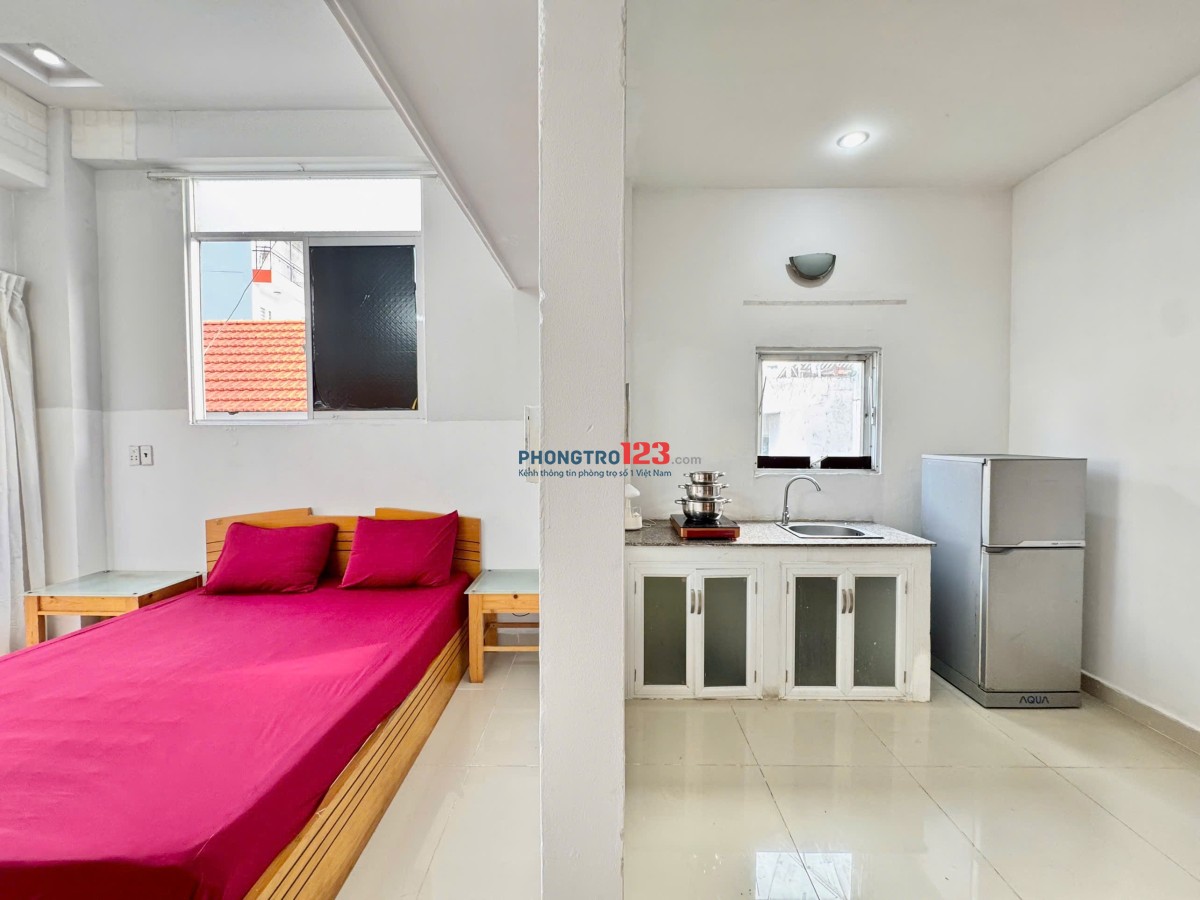Căn Hộ Ban Công Tách Bếp Ngay Chợ Nguyễn Văn Trỗi