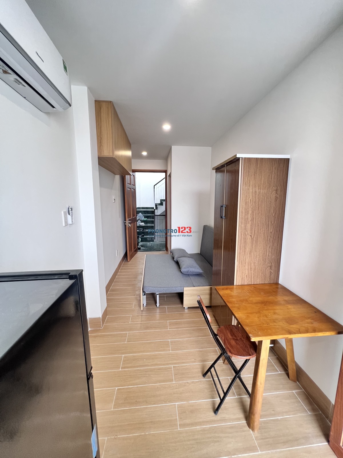 Cho thuê phòng trọ ban công tách bếp. Quận 3. Gần cầu công lý. Giá 5,7triệu