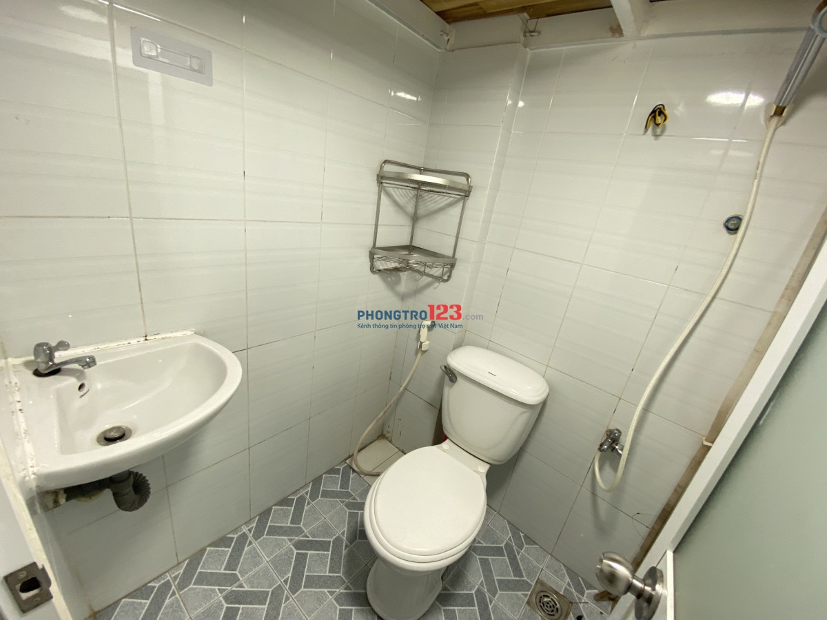 Có máy lạnh giá rẻ, ngay ĐH cảnh sát, HUB chỉ 5p đi xe