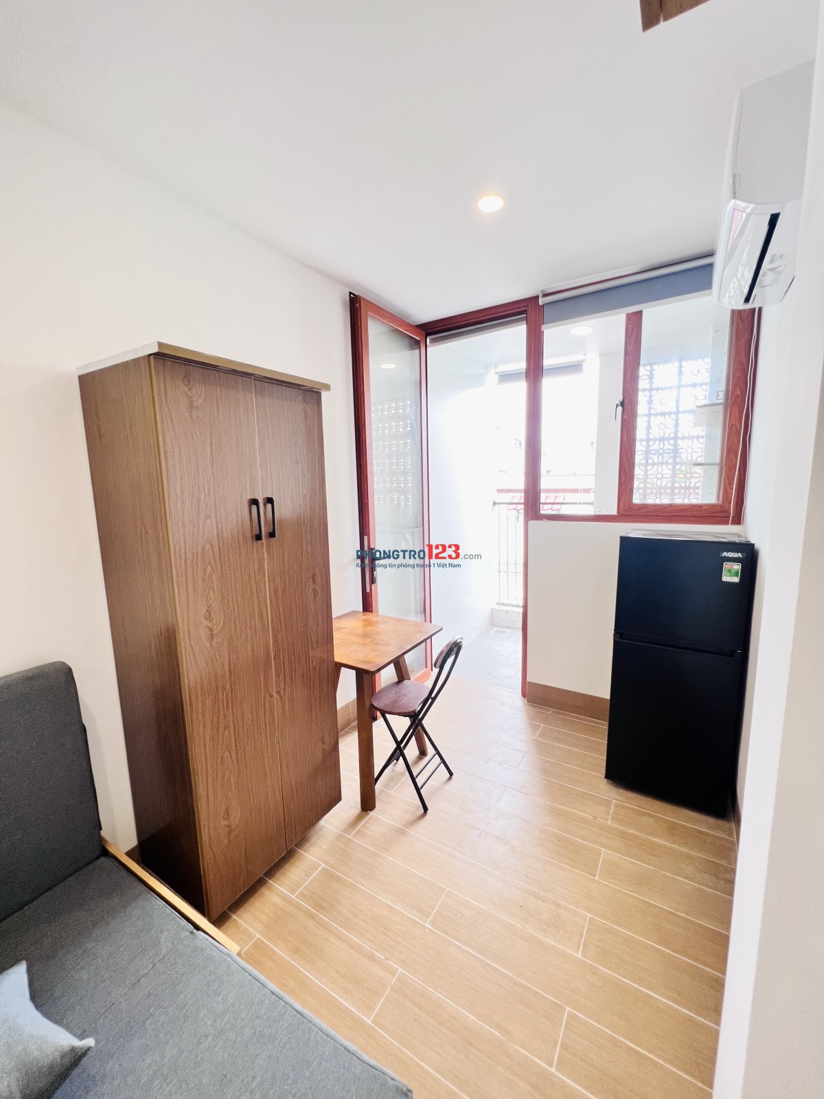 Cho thuê phòng trọ ban công tách bếp. Quận 3. Gần cầu công lý. Giá 5,7triệu