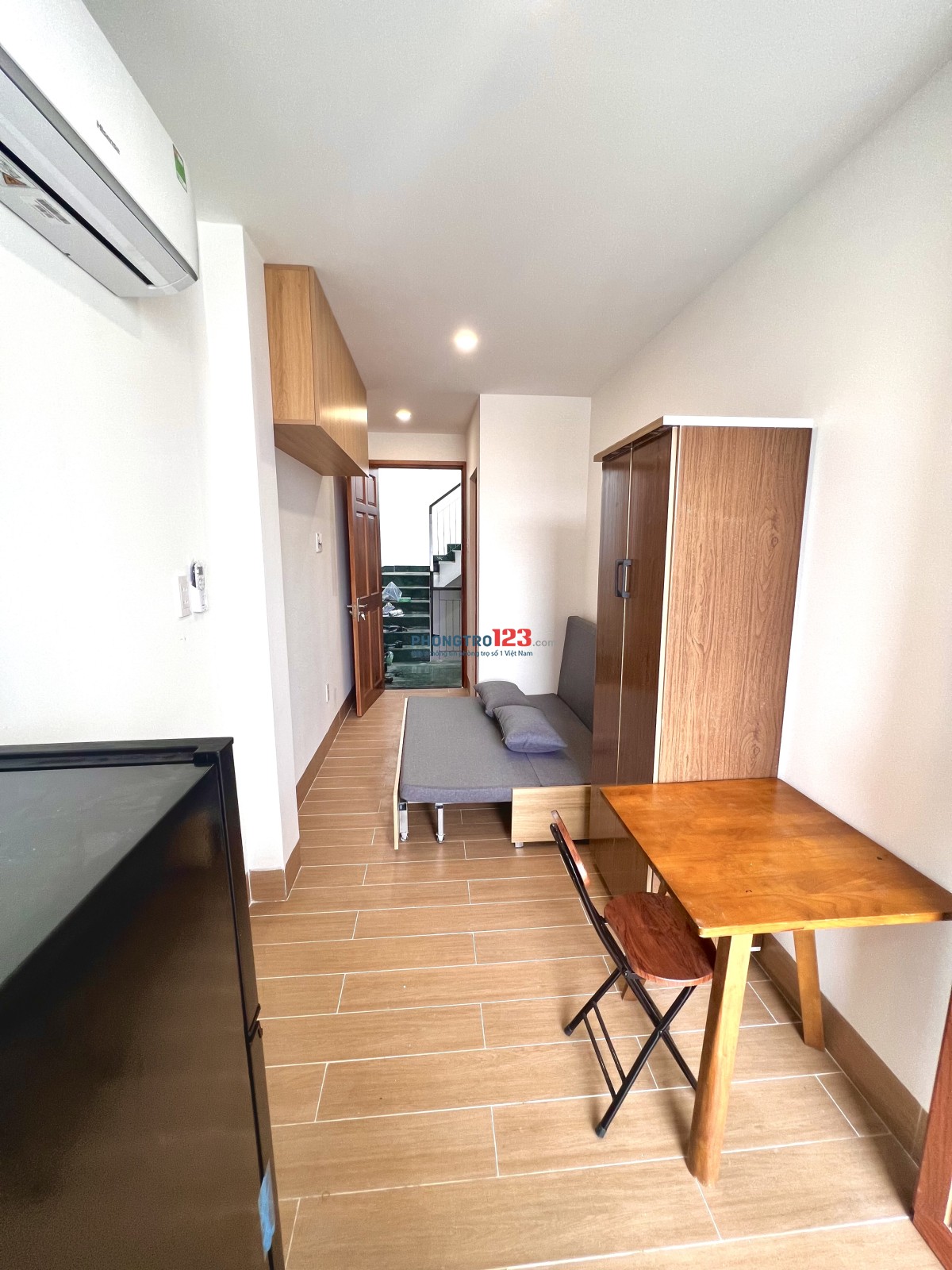 Cho thuê phòng trọ ban công tách bếp. Quận 3. Gần cầu công lý. Giá 5,7triệu