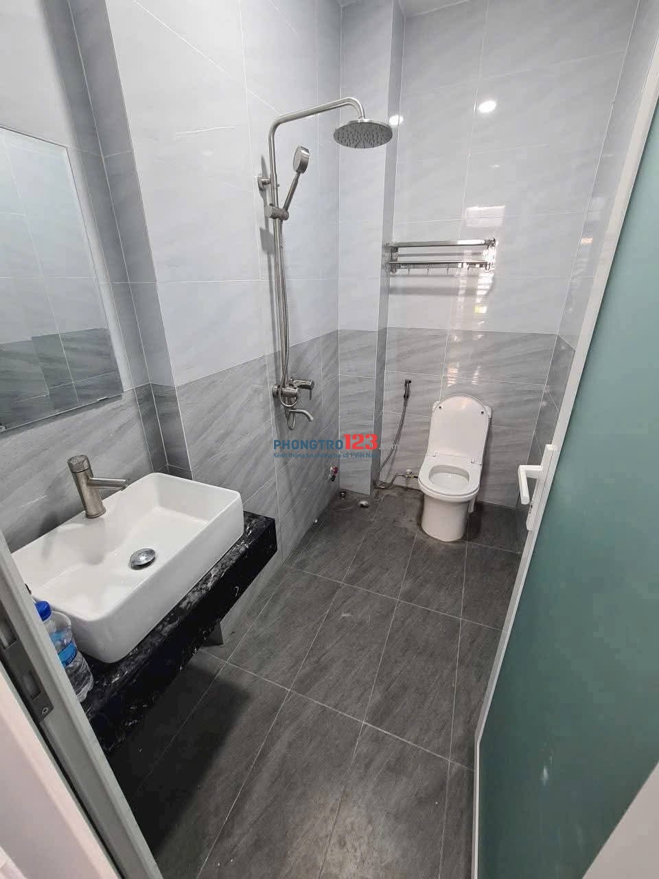 Cho thuê CHDV đậu được ôtô trước phòng, hẻm 140 Vườn Lài, An Phú Đông, 20m2