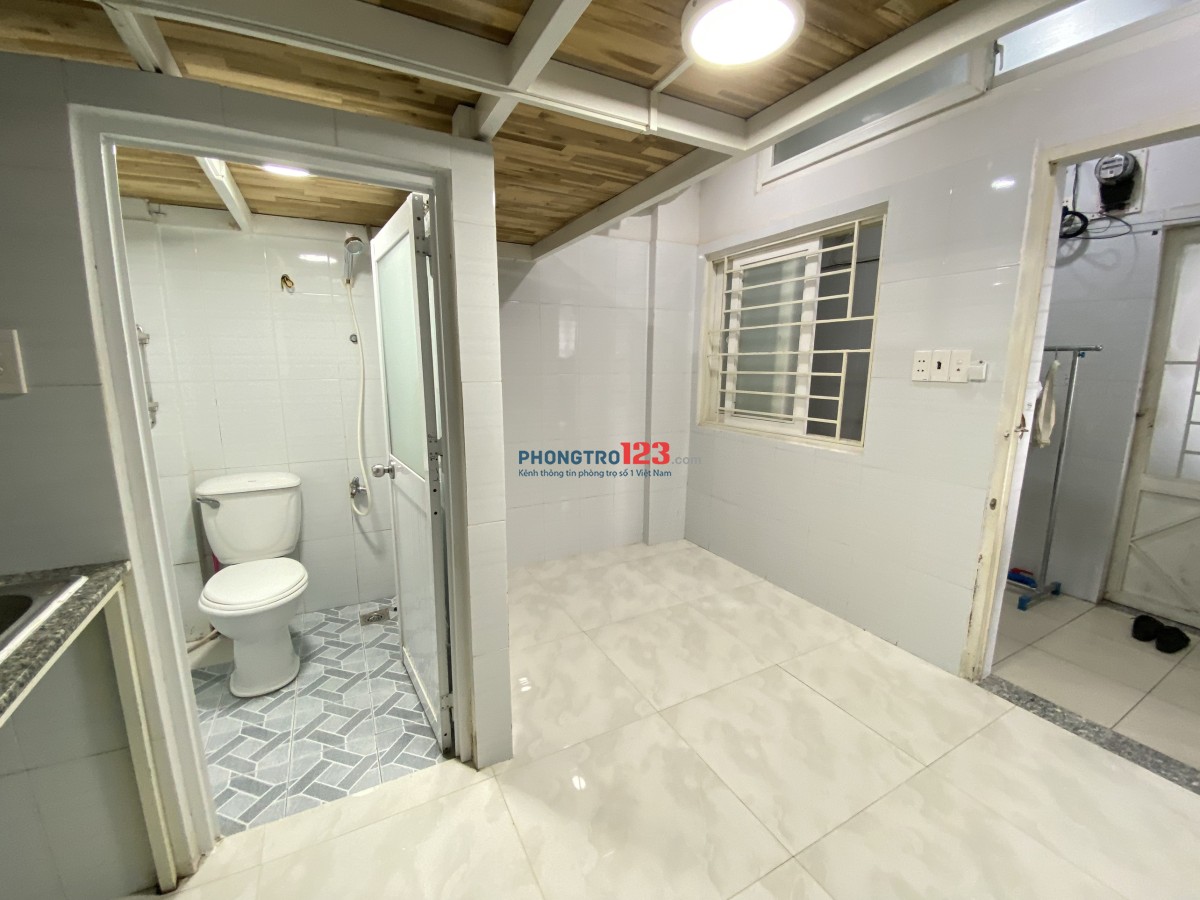 Có máy lạnh giá rẻ, ngay ĐH cảnh sát, HUB chỉ 5p đi xe