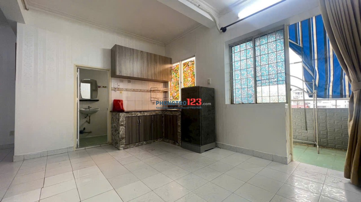 Chung cư 590, CMT8 chỉ 9,5tr căn 2p có nội thất, căn góc lầu 1, (thang bộ)