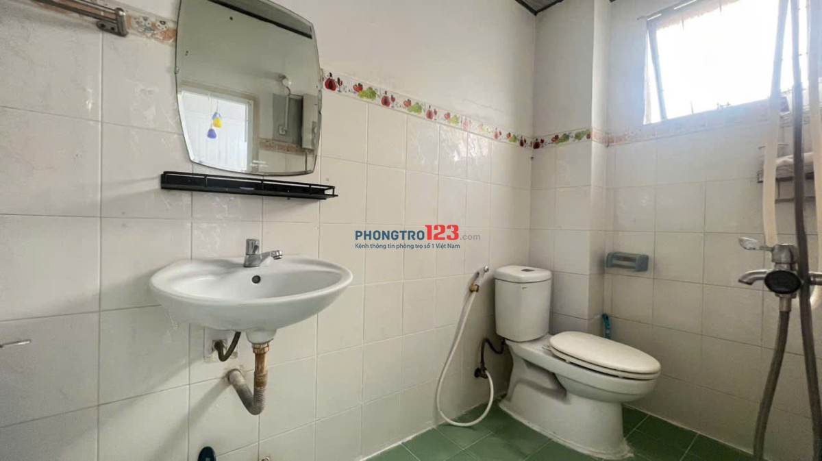 Chung cư 590, CMT8 chỉ 9,5tr căn 2p có nội thất, căn góc lầu 1, (thang bộ)