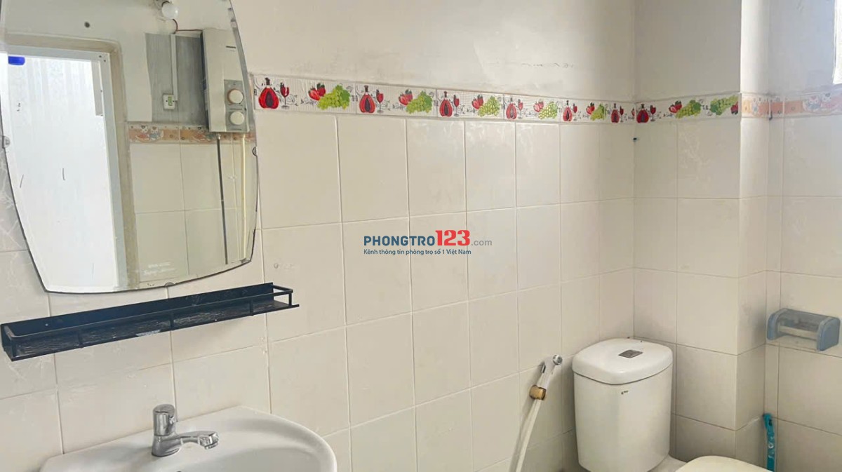 Chung cư 590, CMT8 chỉ 9,5tr căn 2p có nội thất, căn góc lầu 1, (thang bộ)