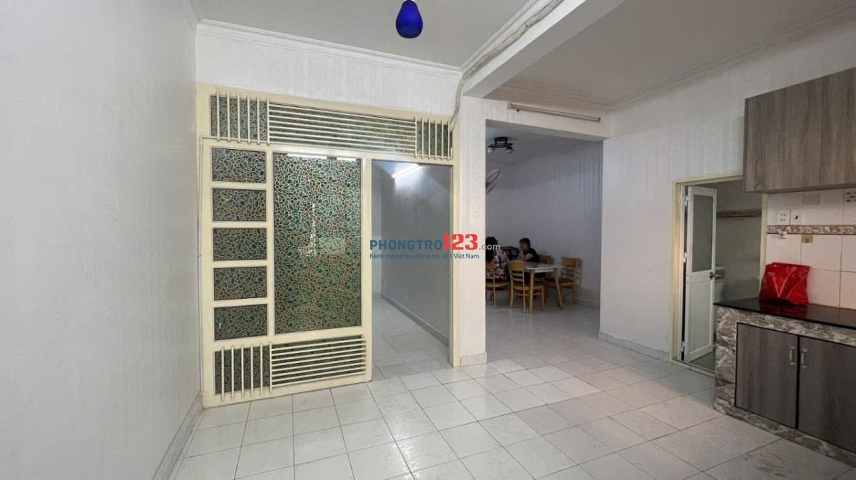 Chung cư 590, CMT8 chỉ 9,5tr căn 2p có nội thất, căn góc lầu 1, (thang bộ)