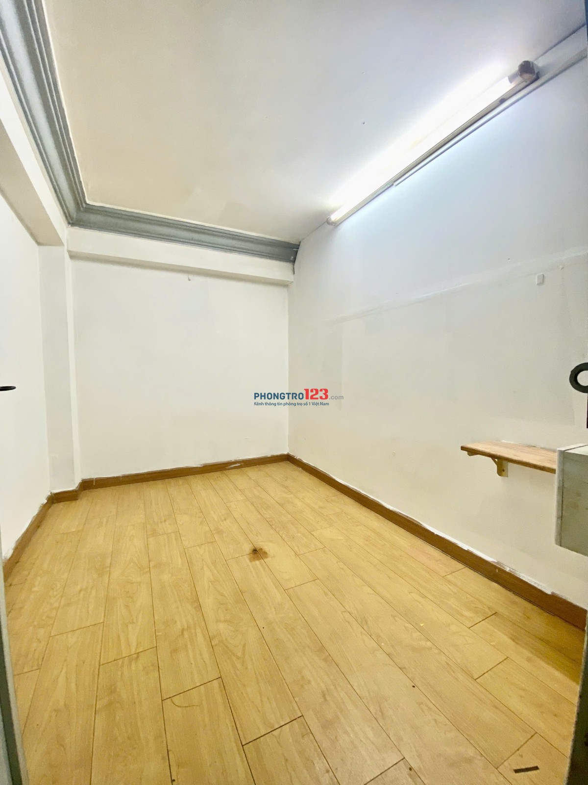 Phòng giá rẻ - có cửa sổ - lầu 1 - An Ninh - Ngay Vincom Phan Văn Trị 3p đi xe