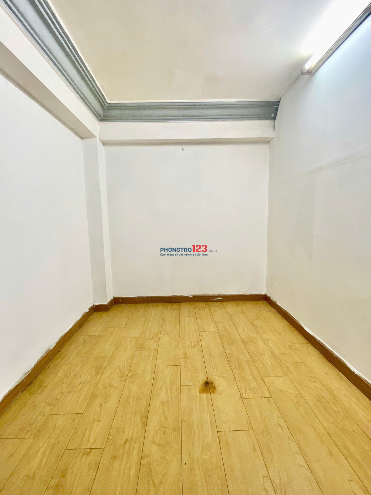 Phòng giá rẻ - có cửa sổ - lầu 1 - An Ninh - Ngay Vincom Phan Văn Trị 3p đi xe