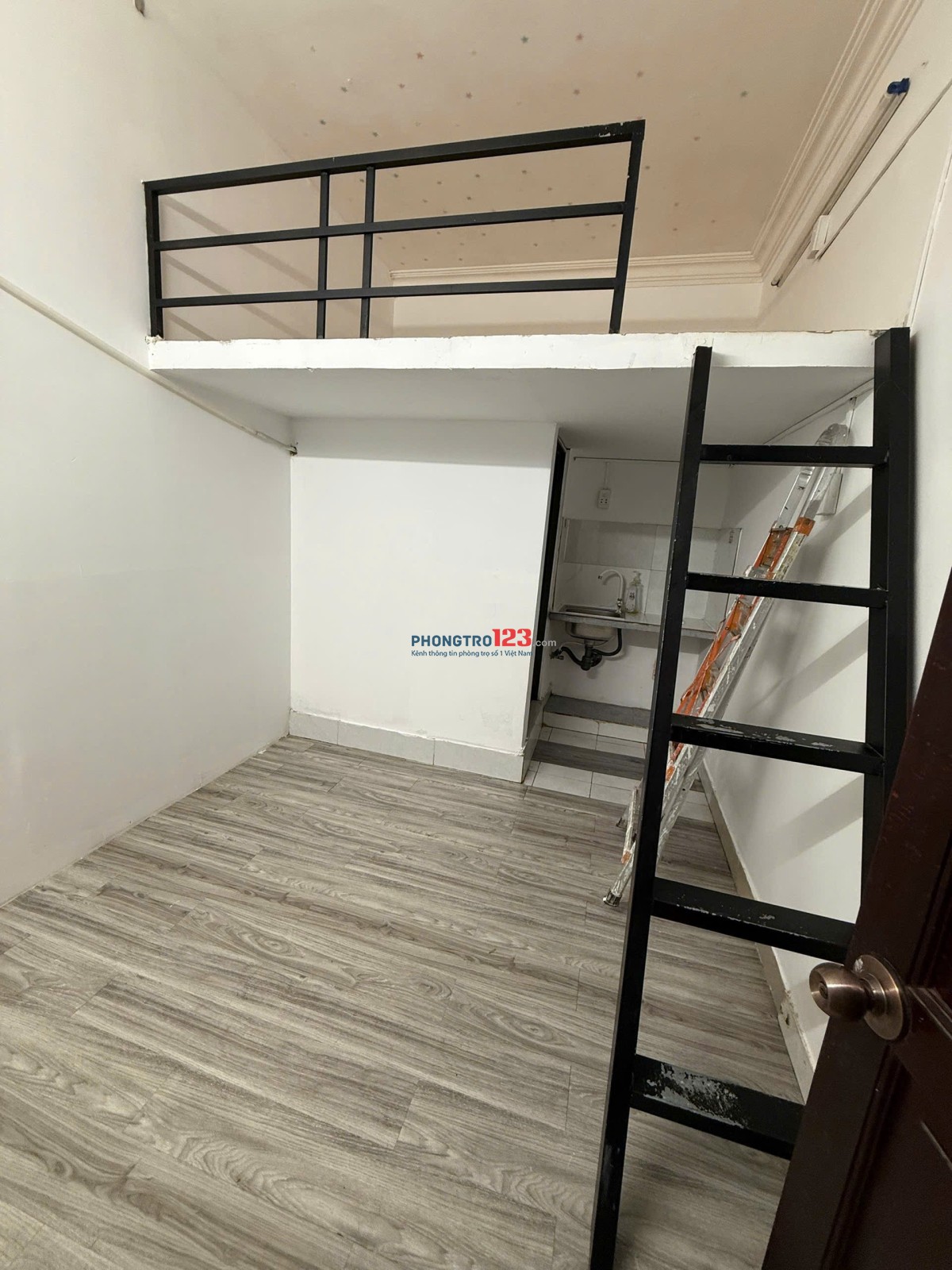 Phòng cho thuê ngay vòng xoay Phạm Văn Đồng giám chỉ từ 2xxx