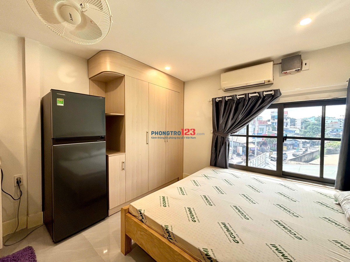 Phòng full nội thất, cửa sổ lớn - gần chợ Bà Chiễu giáp Q1, Phú Nhuận