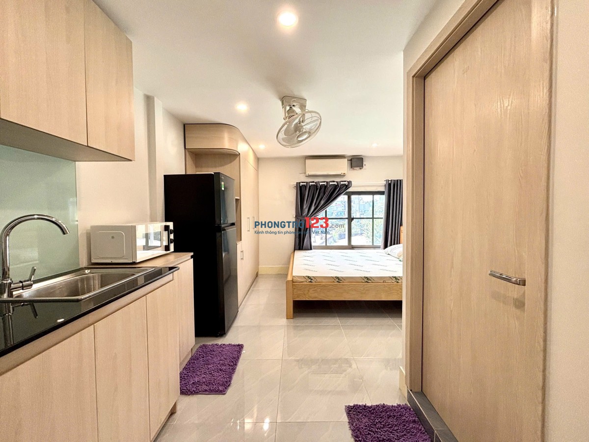 Phòng full nội thất, cửa sổ lớn - gần chợ Bà Chiễu giáp Q1, Phú Nhuận