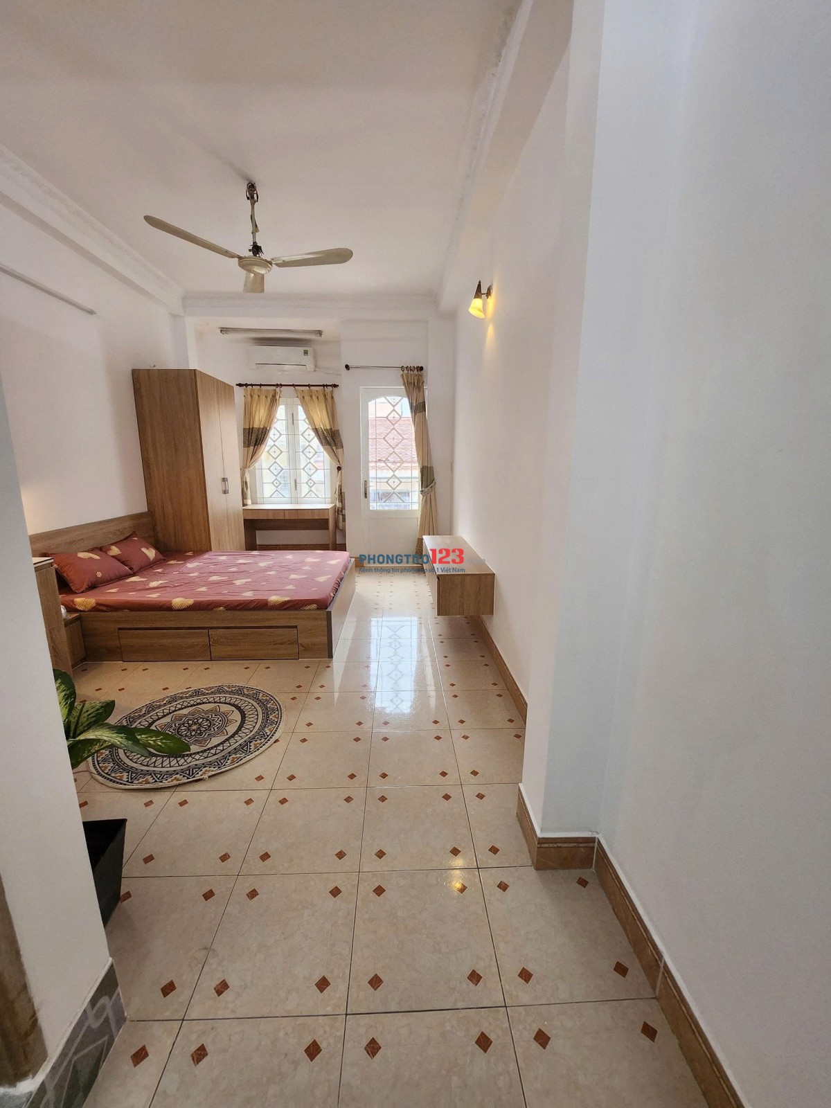 Phòng cho thuê có Ban công, đầy đủ tiện nghi, gần chợ tân định, Quận 1