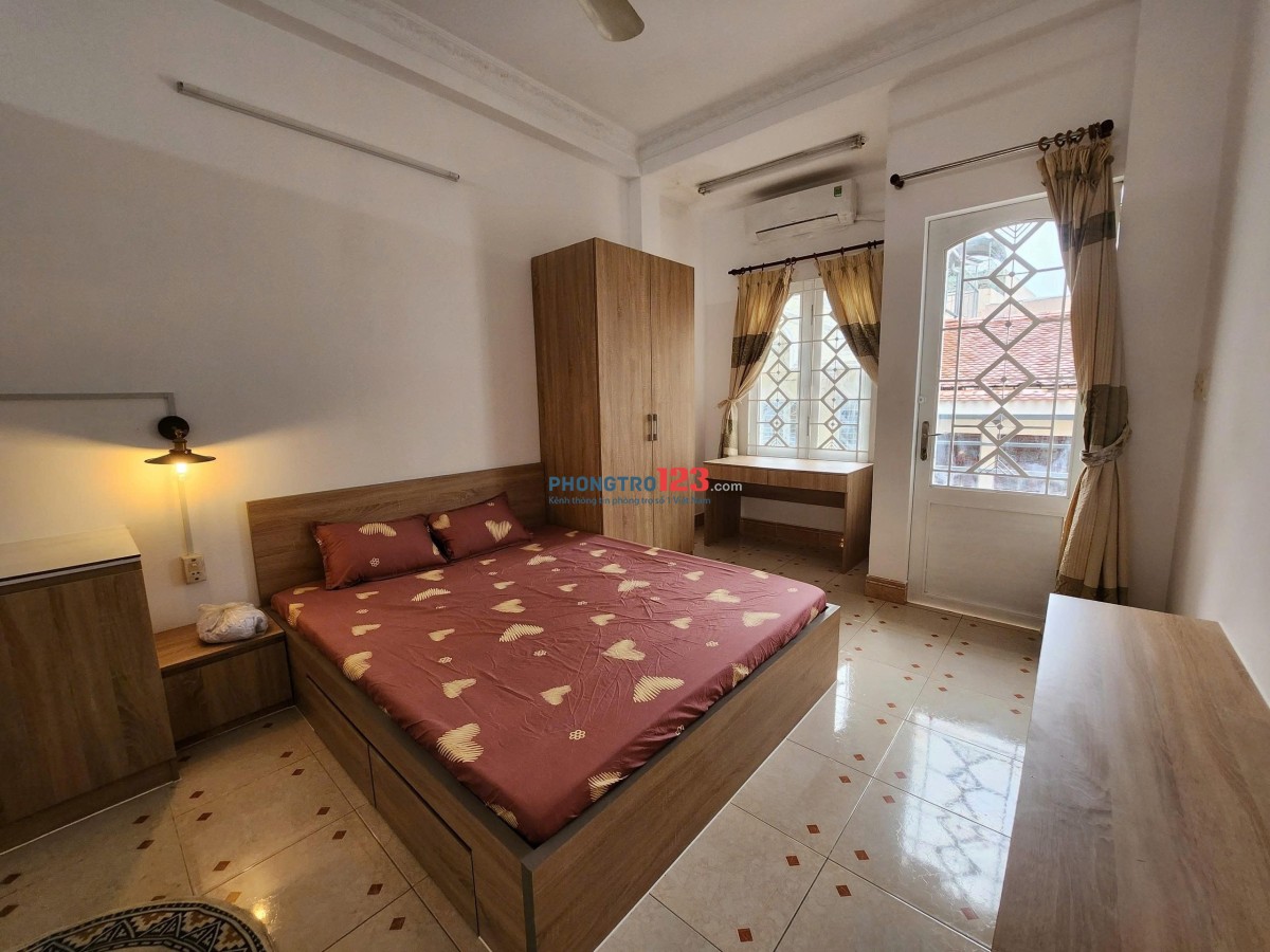 Phòng cho thuê có Ban công, đầy đủ tiện nghi, gần chợ tân định, Quận 1