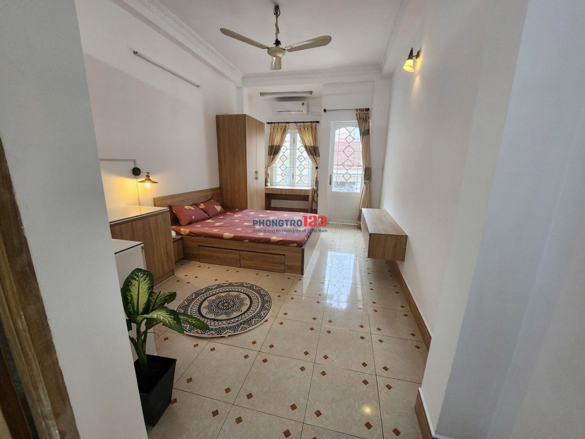 Phòng cho thuê có Ban công, đầy đủ tiện nghi, gần chợ tân định, Quận 1