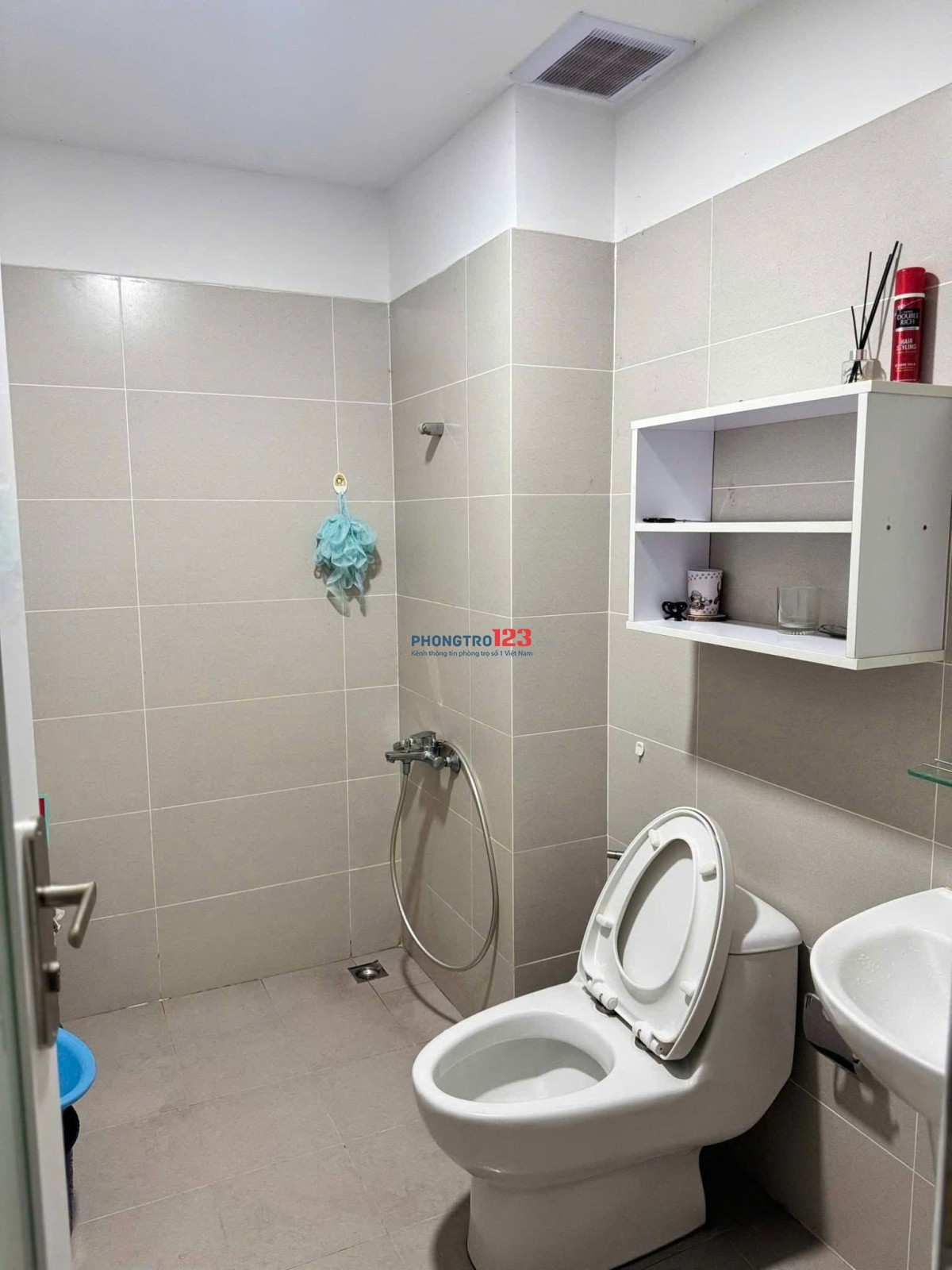 Chung cư Hoa Sen, Lạc Long Quân,Q11: 77m2, 2p ngủ, full NT, 11tr.