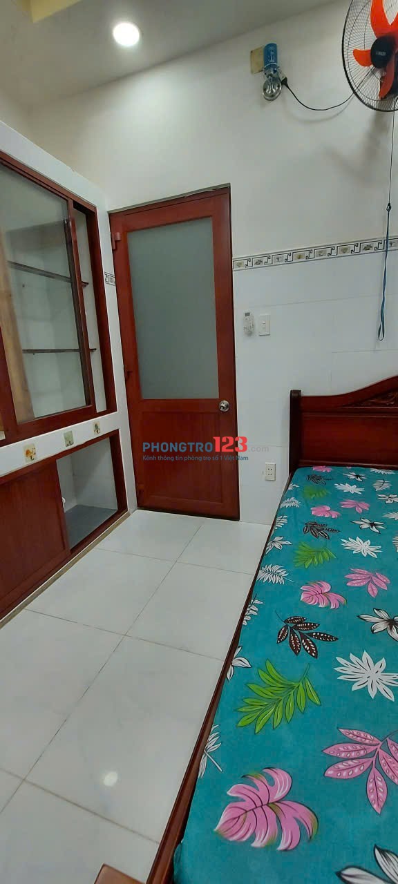 Cho thuê phòng trọ ở gần công viên cây sộp nguyễn văn quá. P có máy lạnh